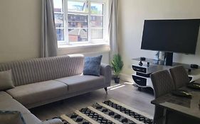 Stylish & Cozy 2-Bedroom Flat In Hoxton & Shoreditch